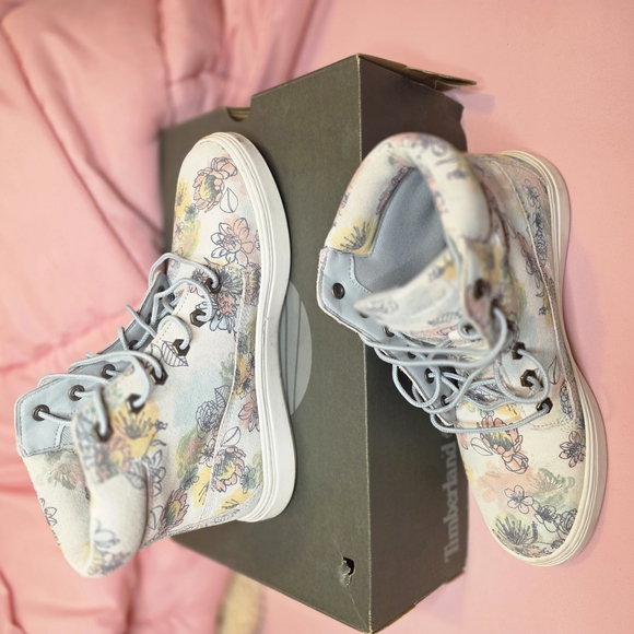 Timberland Floral High-Top Boots - Picture 2 of 6